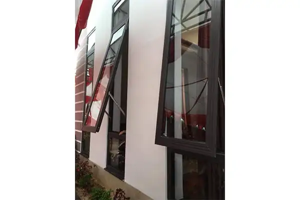 Cửa sổ mở hất 1 cánh nhôm Xingfa