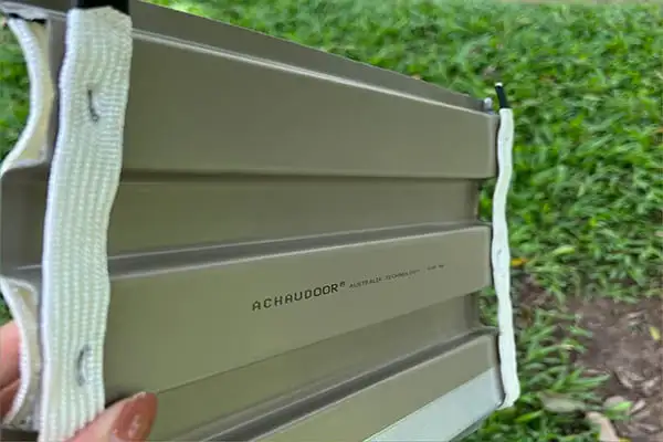 Cửa cuốn tấm liền công nghệ Úc Á Châu Door 5.2 Dem