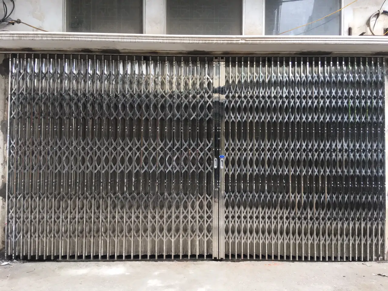Cửa kéo Inox 304 có lá U 1 ly