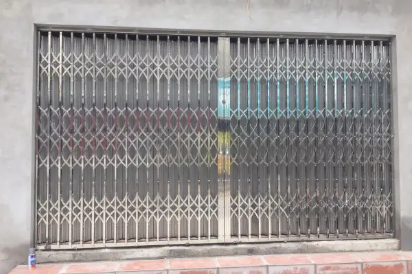Cửa Kéo Inox 304 Có Lá U 8 Dem