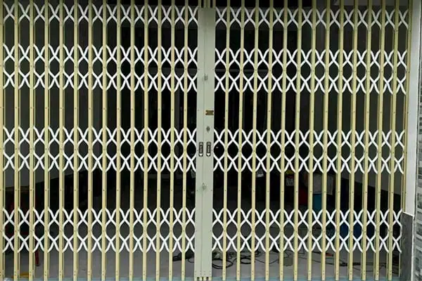 Cửa kéo Đài Loan tôn mạ màu không lá U 1.2 ly