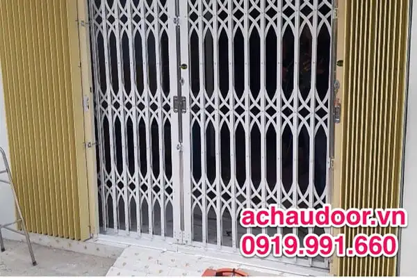 Cửa kéo Đài Loan tôn mạ màu không lá U 1 ly