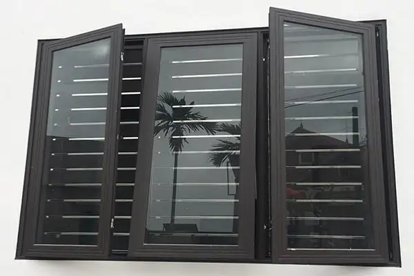Cửa sổ mở quay 1 cánh nhôm Xingfa