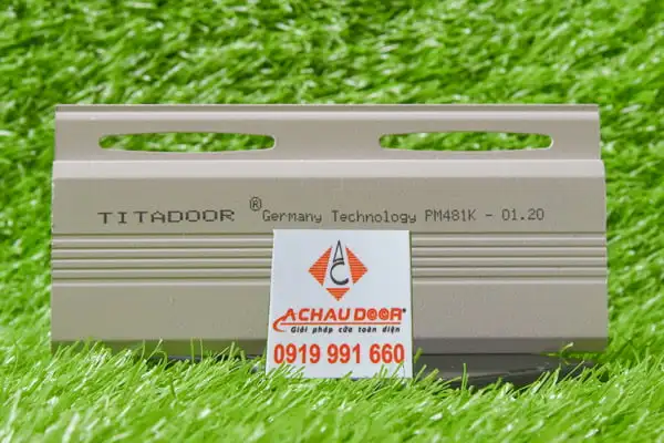 cửa cuốn Đức Titadoor PM481K