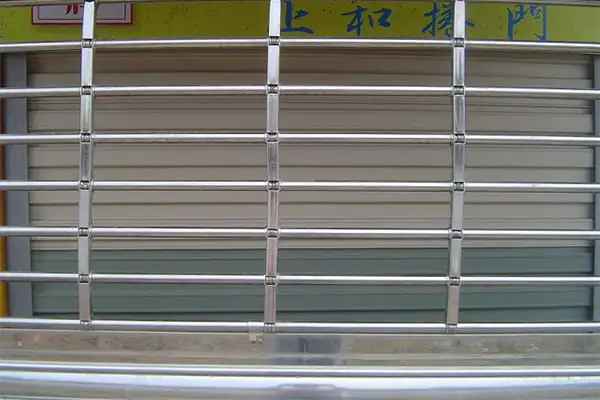 Cửa cuốn Inox song ngang tròn
