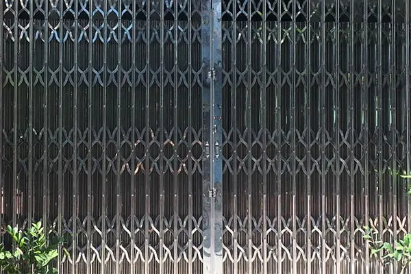 Cửa kéo inox 304 có lá U 6 Dem