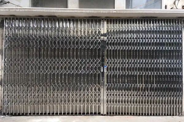 Cửa kéo inox 304 có lá U 6 Dem