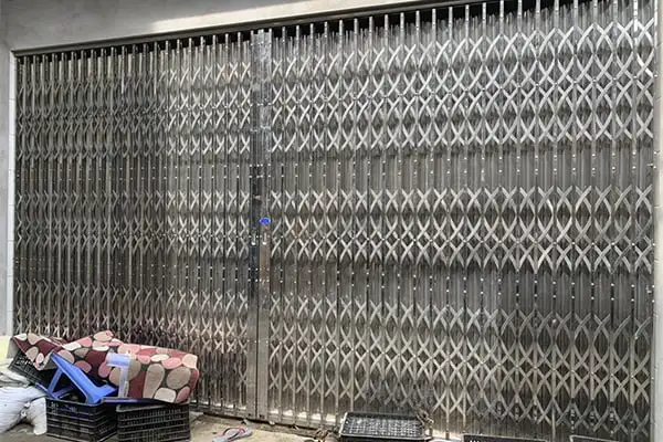 Cửa kéo Inox 304 có lá U 7 dem