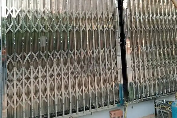 Cửa kéo Inox 304 có lá U 7 dem