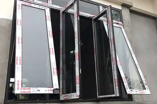 Cửa sổ mở hất 4 cánh nhôm Xingfa