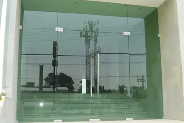 Cửa Nhôm Kính Cường Lực Mở 2 Cánh 10 Ly