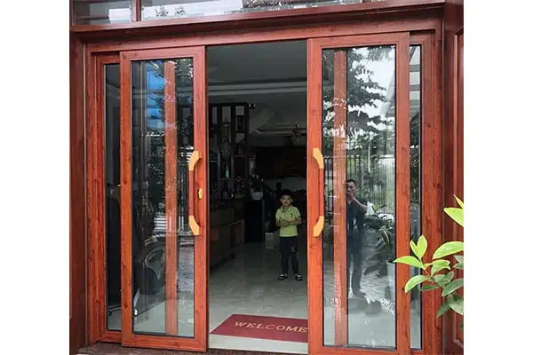 Cửa trượt quay 2 cánh màu vân gỗ