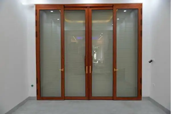 Cửa Nhôm Trượt Quay 4 Cánh Màu Vân Gỗ