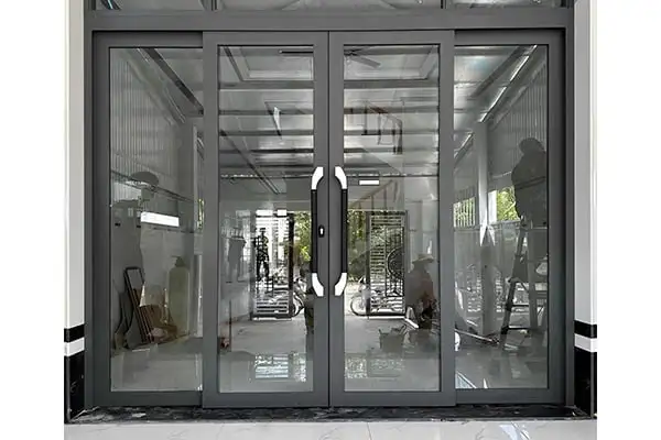 Cửa nhôm trượt quay 4 cánh màu xám ghi
