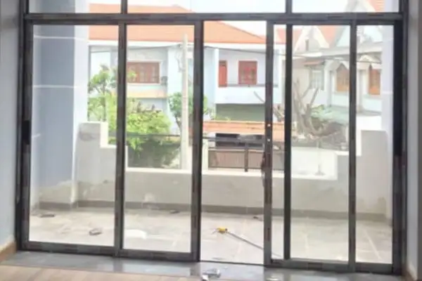 Cửa đi lùa 2 cánh nhôm XingfaWindow
