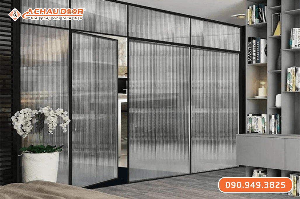 Vách Ngăn Phòng Hệ Slim Có Cửa Mở Quay