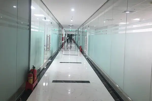 Vách Nhôm Kính Cường Lực
