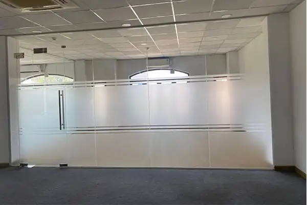 Vách Nhôm Kính Cường Lực