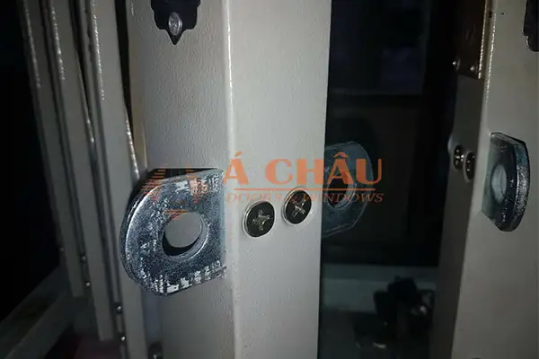 Bát khoá cửa kéo siêu dày 6 ly, bắt xuyên hộp, làm bằng thép không gỉ
