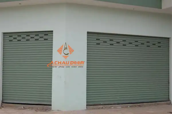 Thi công hoàn thiện cửa cuốn đẩy tay Đài Loan màu xanh ngọc