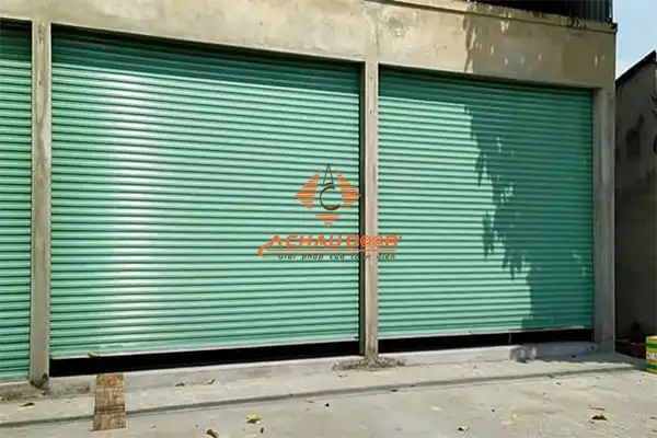 Thi công hoàn thiện cửa cuốn đẩy tay Đài Loan màu xanh ngọc
