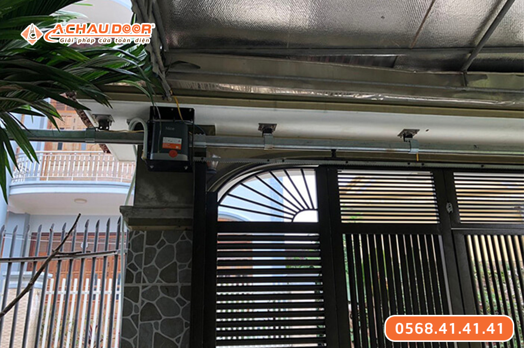 Cửa cổng sắt lùa treo