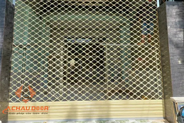 cửa cuốn lưới mắc võng sơn tĩnh điện cho cửa hàng lớn
