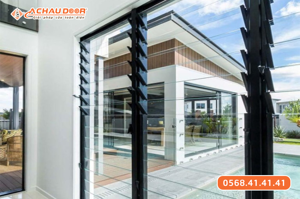 Cửa chớp nhôm cố định kết hợp kính