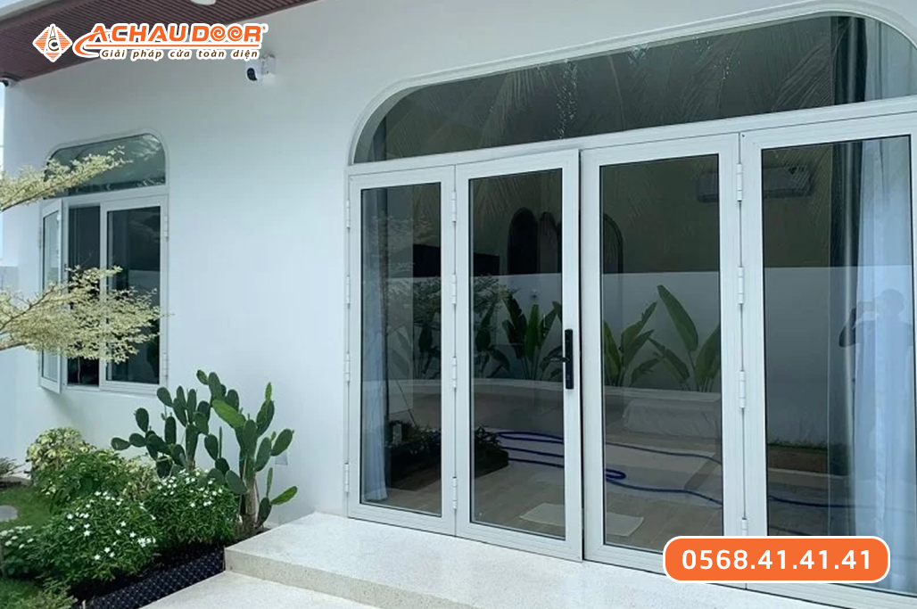 Cửa nhôm màu trắng cho nhà hàng, khách sạn