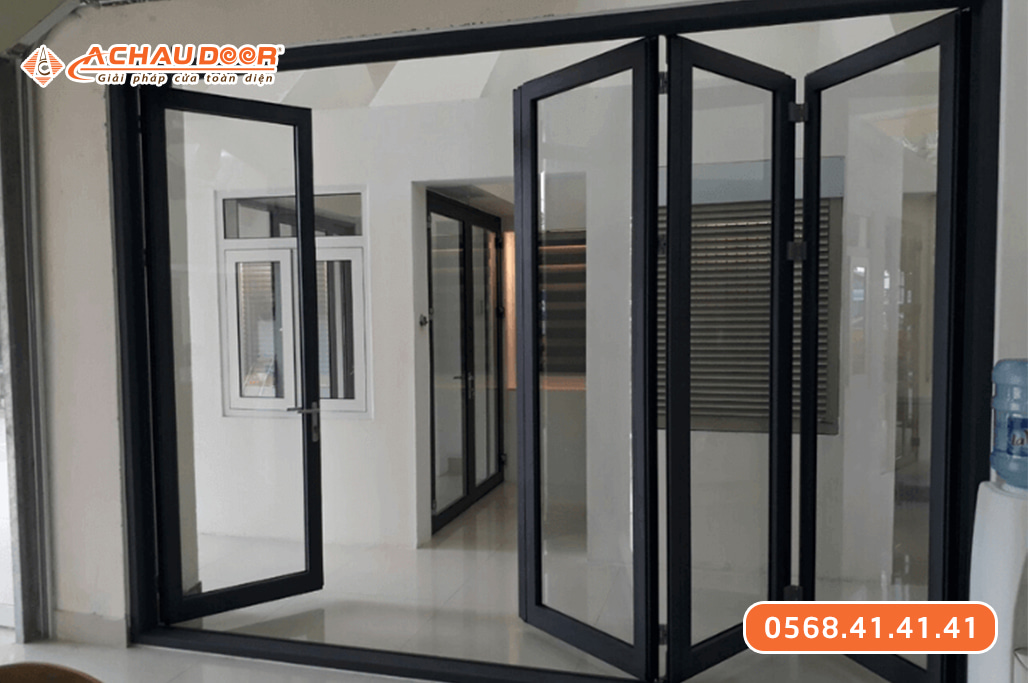 Cửa nhôm kính 4 cánh xếp trượt dành cho lối đi chính